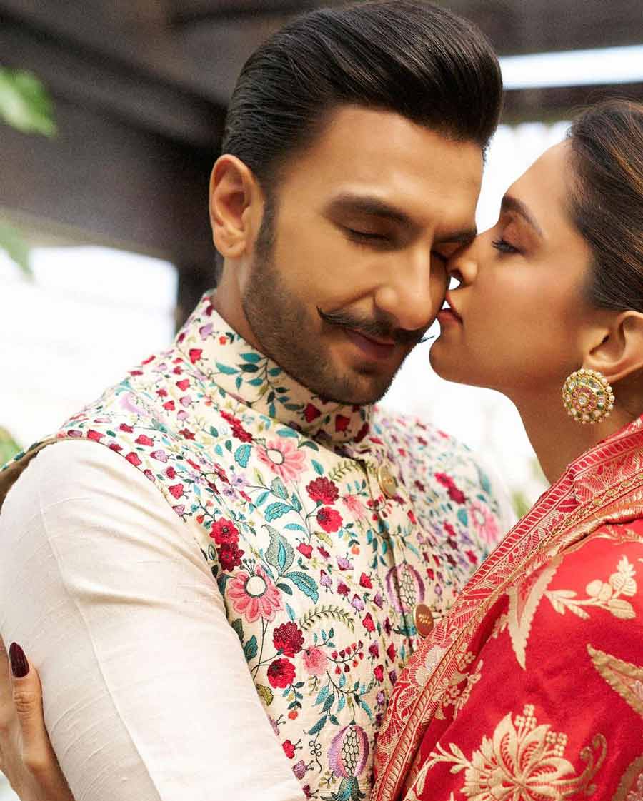 Deepika Padukone performed a puja in their house with husband Ranveer Singh. The actress was clad in a red and zari outfit, while Ranveer sported a white kurta and a bandhgala with floral motifs.