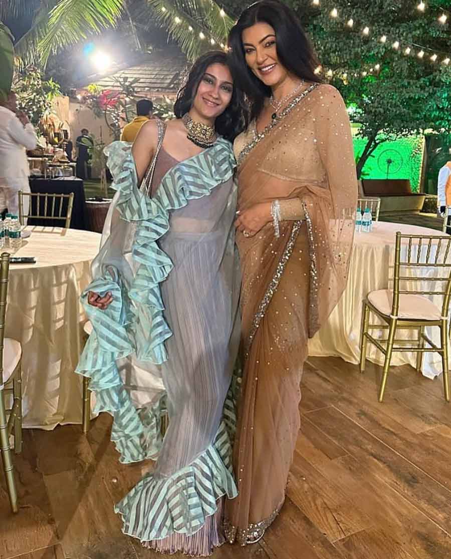 Sushmita Sen looked stunning in a beige sheer sari with sequin work, while daughter Renee gave her company in an edgy sari dress. 
