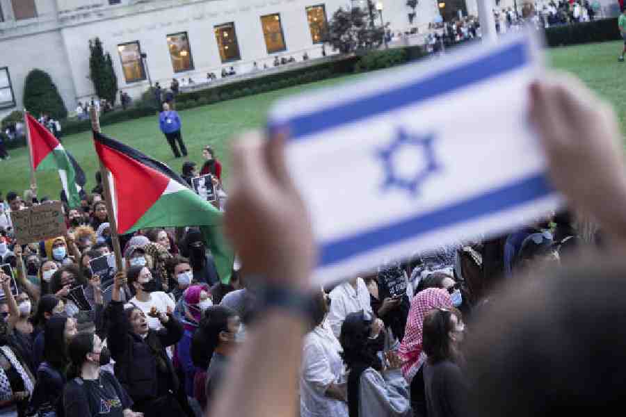 Pro-Palestinian and pro-Israeli demonstrators at Columbia University in New York