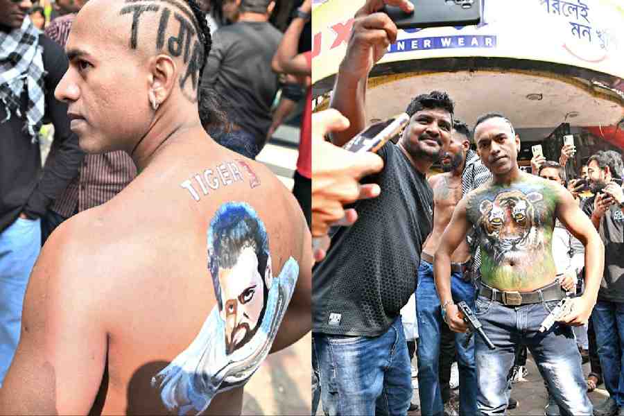 This fan literally wore his fandom on his sleeve — and much more — with tiger body art and undercut that spelt 'Tiger' in Hindi
