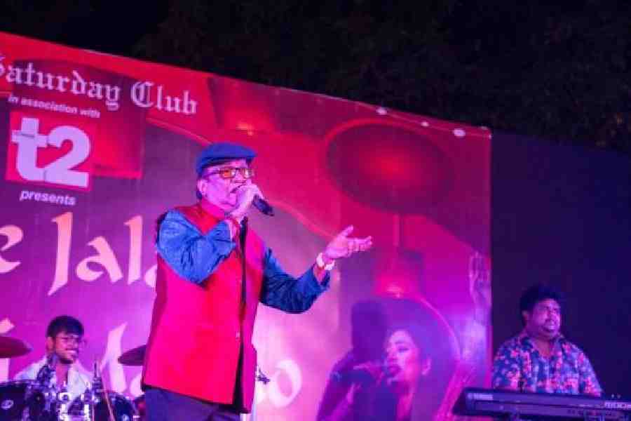 When Babul Das, a senior member of the club, took the stage and belted out evergreen numbers, the crowed swayed
