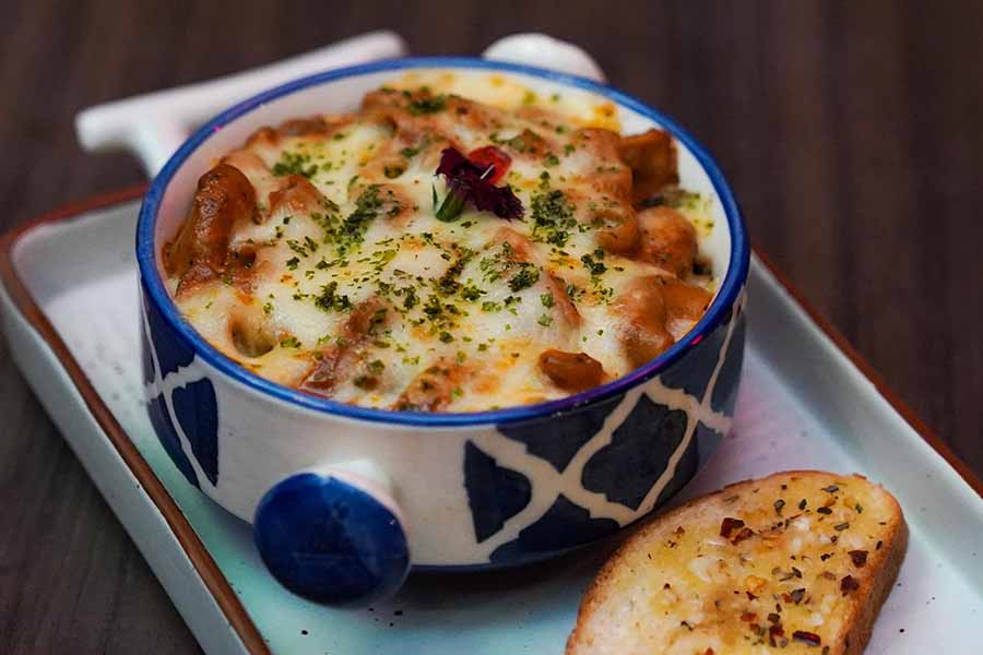 Mac & Cheese: The classic creamy macaroni and gooey cheese has found a place on the menu, and this go-to comfort dish needs to be on your list of things to try out at Traffic Gastropub. Pocket pinch: Rs 345