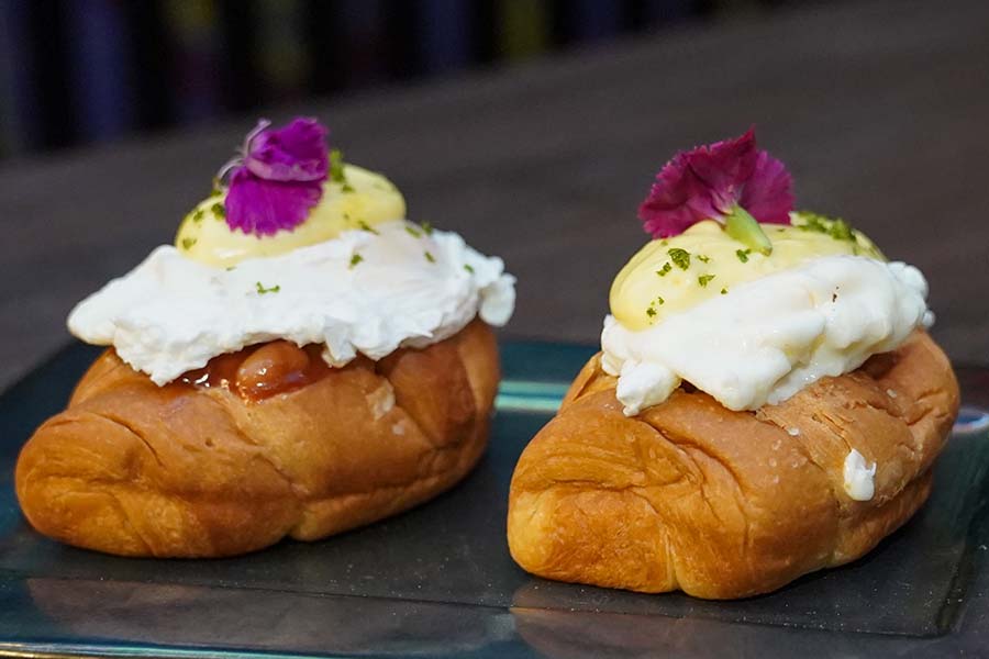 Egg Benedict: Another popular dish, Egg Benedict, is just right for a filling bite after a long day at work. Wondering what it's made of? Croissant buns and topped with Canadian bacon, poached eggs and Hollandaise sauce. Pocket pinch: Rs 299