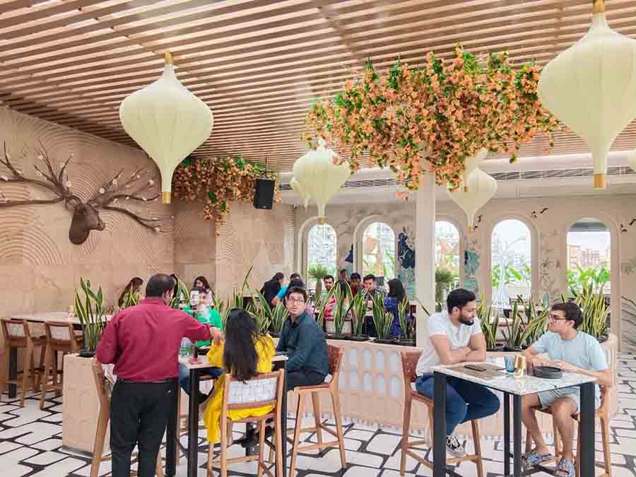 Cobo Asian Skybar & Brewery, Park Street area: One of the newest breweries in the city, Cobo Asian Skybar & Brewery hosted the screening of the India-NZ semi-final from 2pm. Groups of friends turned up to watch the match — this cricket fan could not keep his eyes off the screen, even as the table’s orders were being served — as the Indian cricket team (with Iyer and Kohli!) swung their sixes! While food and hookah were served to the guests, a special offer during the matches had pitchers of beer available for Rs 1,995