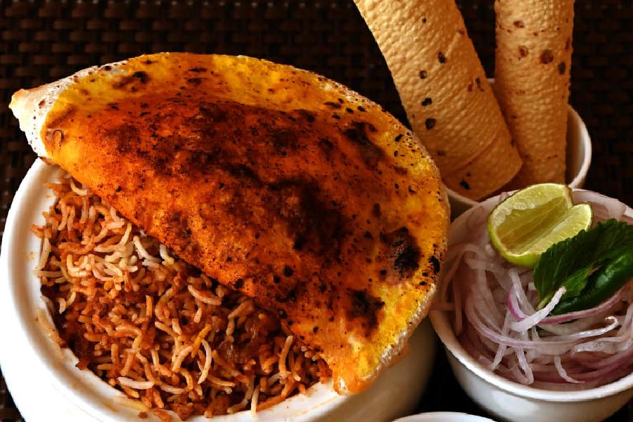Plant Protein Keema Biryani with salad: Wish to have your regular biryani with a twist? This traditional dish is made with a layer of marinated plant protein keema combined with fragrant rice along with the regular spices, herbs and saffron infused mint. It is served with salad and raita and you do not have to give a second thought about its taste quotient.