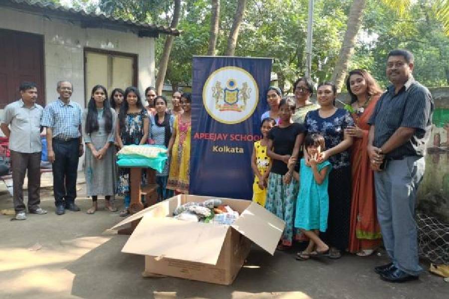 Students of Apeejay Schools usher in the festive season with charity
