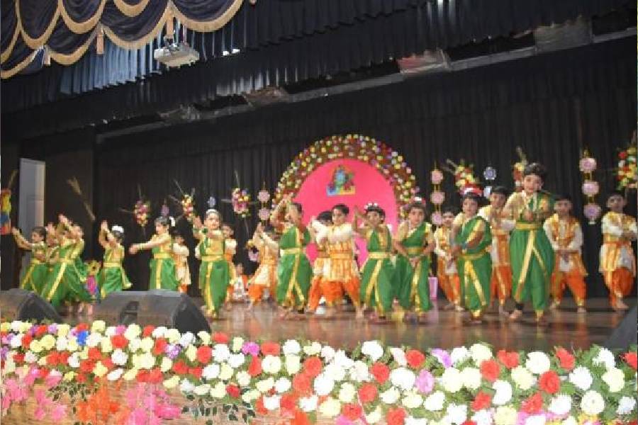 Students of UKG and KG dance to Rupang Dehi and Shree Ganesha Deva