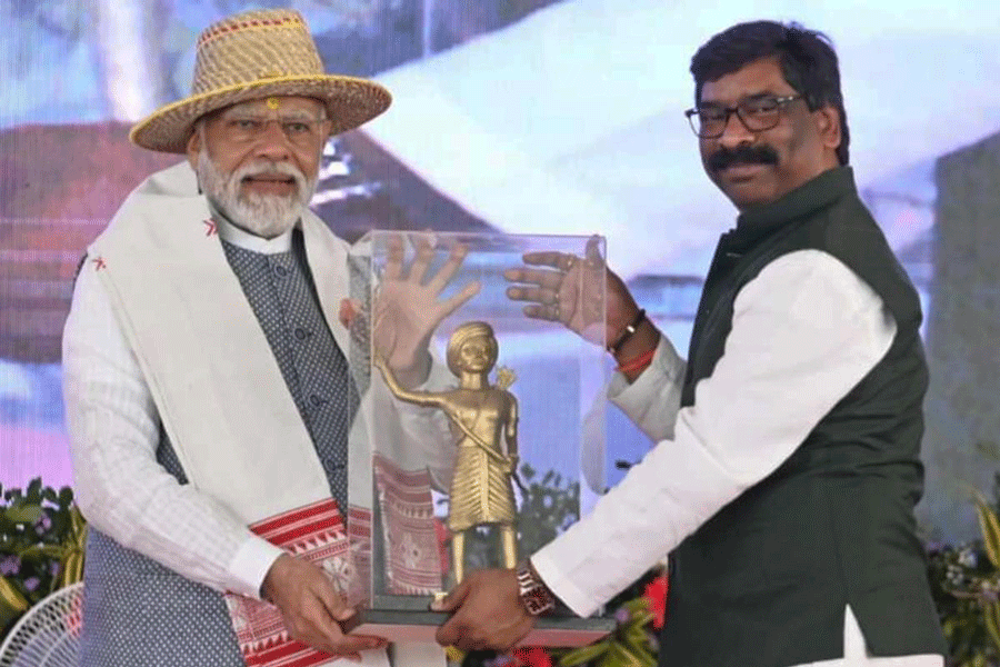 PM Modi Unveils Rs 49,200 Crore Projects in Jharkhand, Ignoring Tribal People's Demand for Sarna Dharma Code