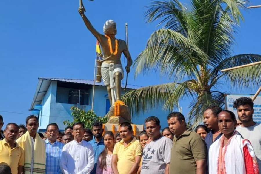 TMC, BJP leaders celebrate Adivasi icon, freedom fighter Birsa Munda's birthday