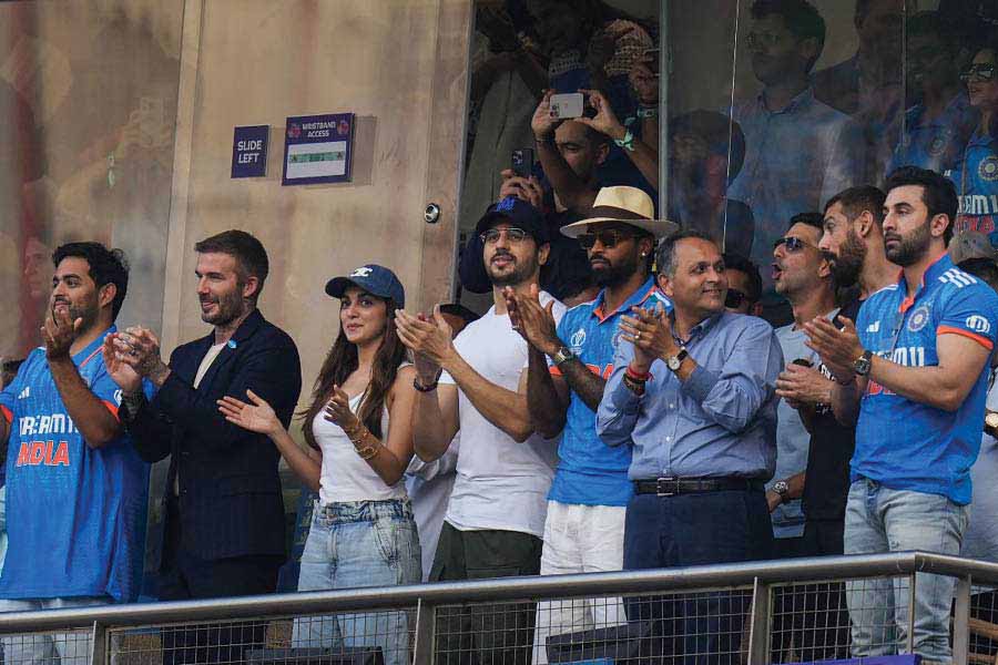 (L-R) Akash Ambani, David Beckham, Kiara Advani, Sidharth Malhotra along with John Abraham and Ranbir Kapoor .