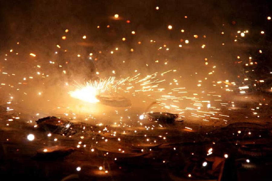 Midnight cracker violations in Kolkata blew up Supreme Court order on Diwali