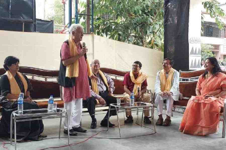 R.K. Handa speaks as (from left) Reshmi Chatterjee, Santos Bhagat, Prasun Acharya and Pankaj Roy watch