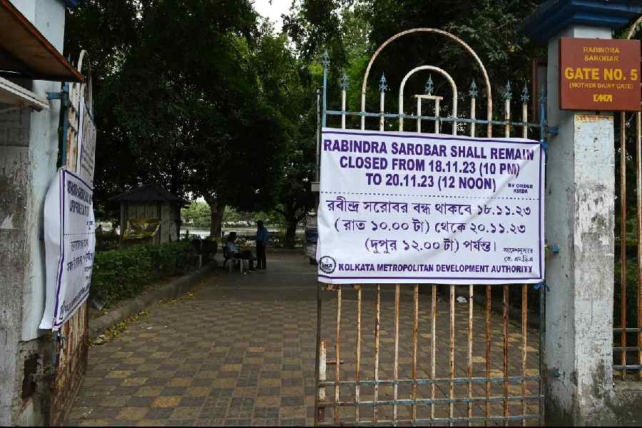 A CMDA notice on a gate of the Rabindra Sarobar on Friday says the water body will remain closed.1 between 10pm on Saturday and noon on Monday.