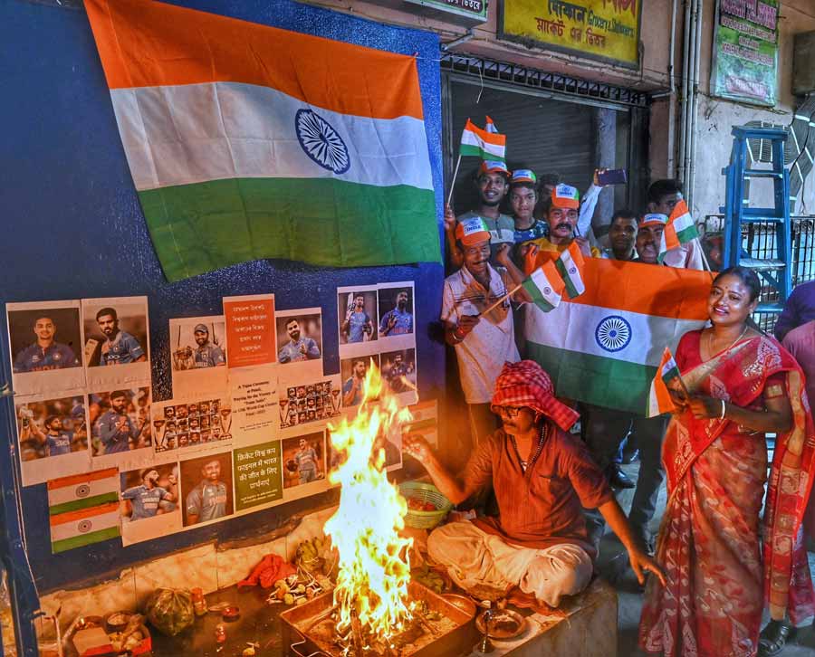 A ‘mahayagna’ was organised at Patuli market on Saturday to pray for India’s victory in the 2023 ICC Men’s Cricket World Cup final on Sunday