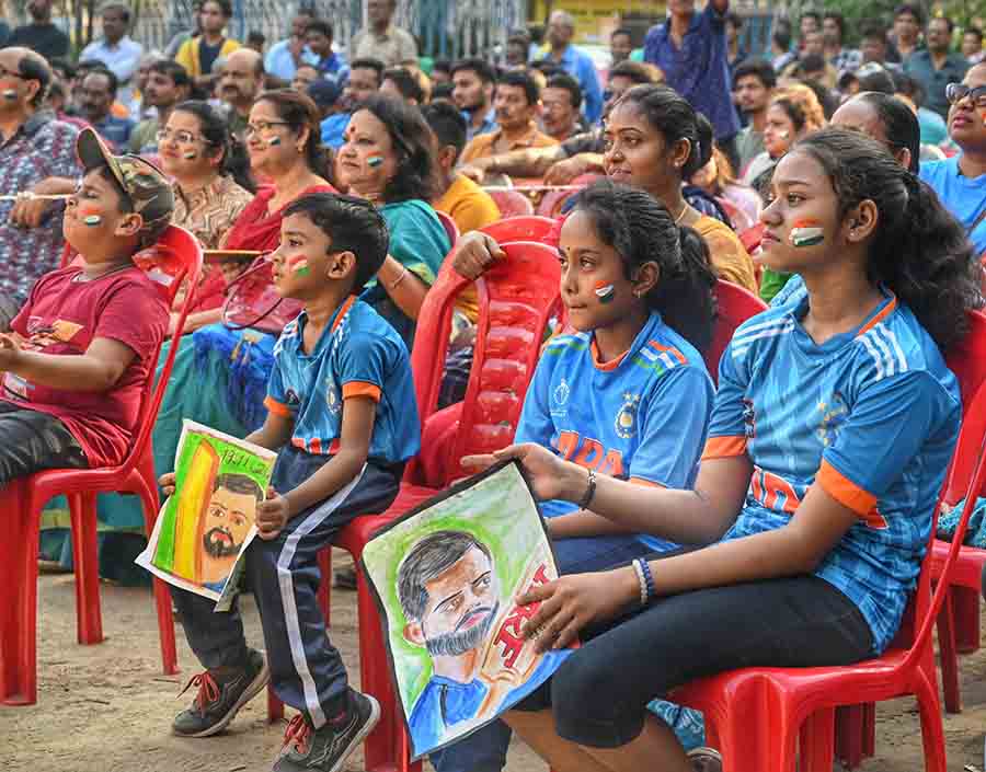 Disappointed young supporters of Team India in Ashoknagar 