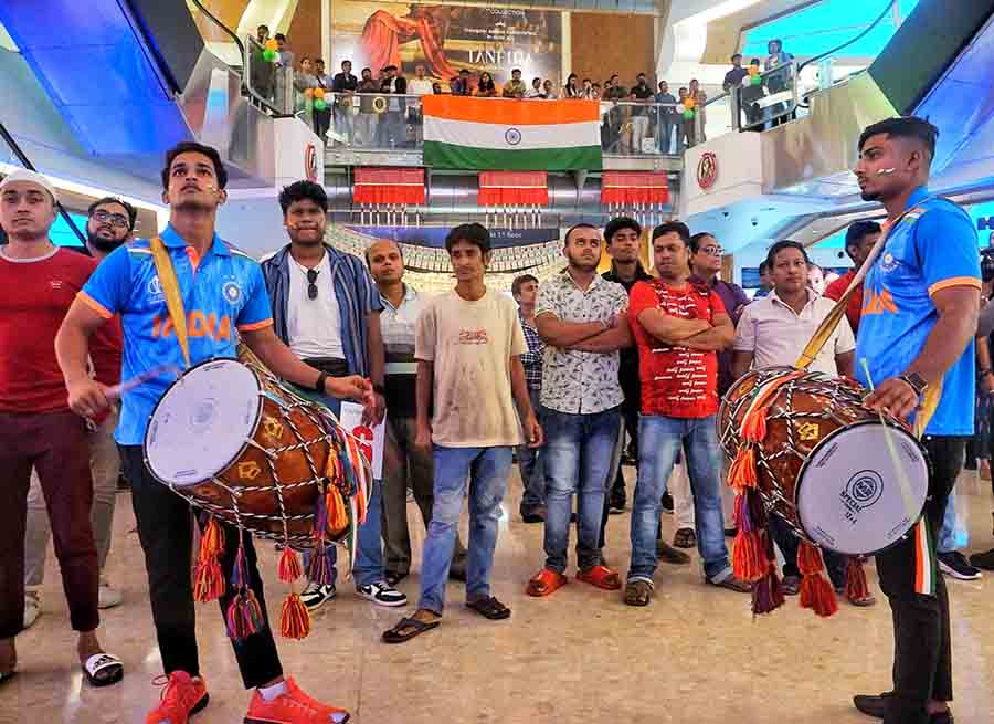 Fans armed with dhaaks wait for the right moment to make some noise at South City Mall 
