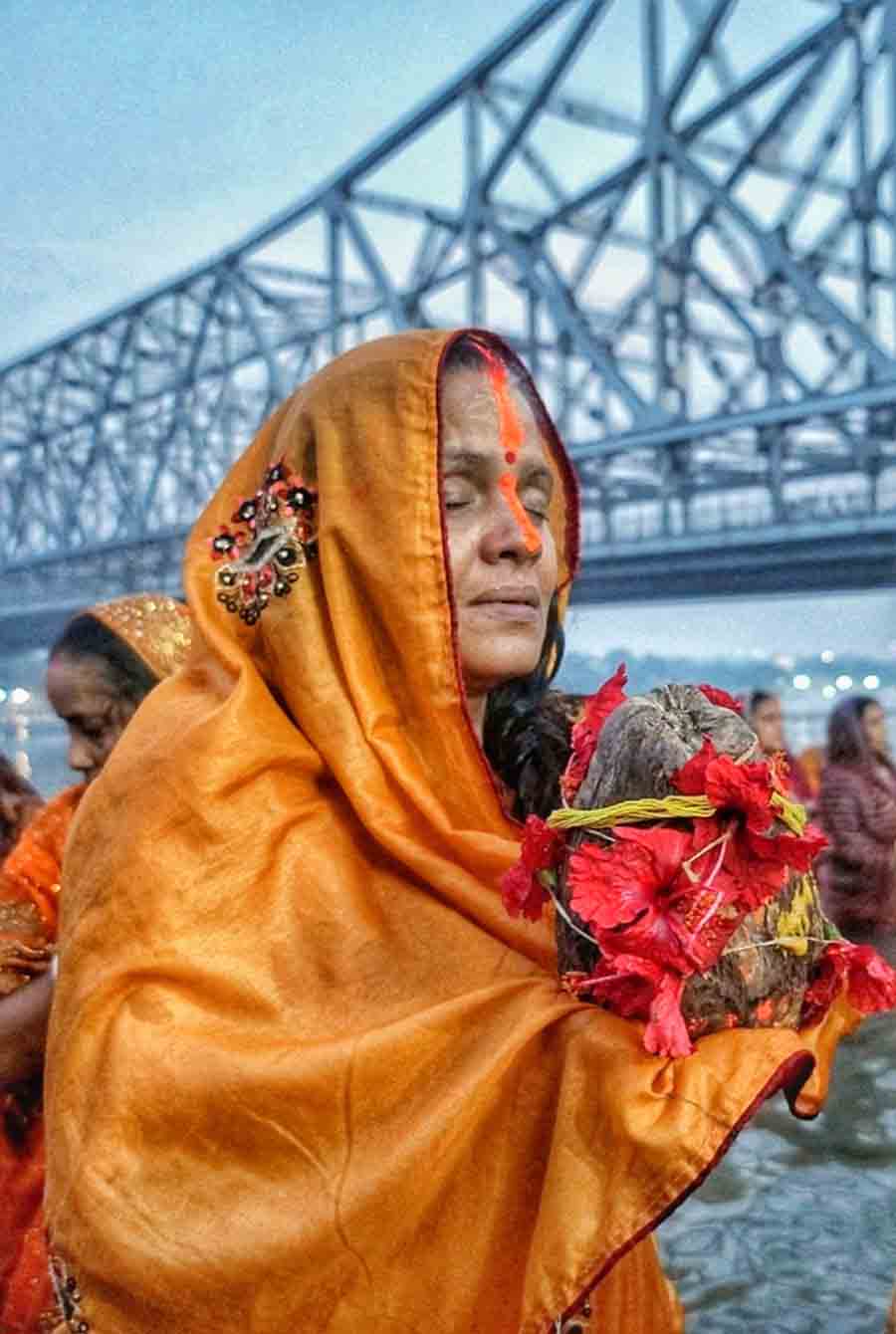 Devotees mark the culmination of the four-day Chhath festival with Doosri Arghya at Jagannath Ghat in Kolkata on Monday. The auspicious four-day festival honours the sun god and Chhathi Maiya, and had begun with Nahay Khay on November 17, followed by Kharna on November 18 and Pehli Arghya the next day