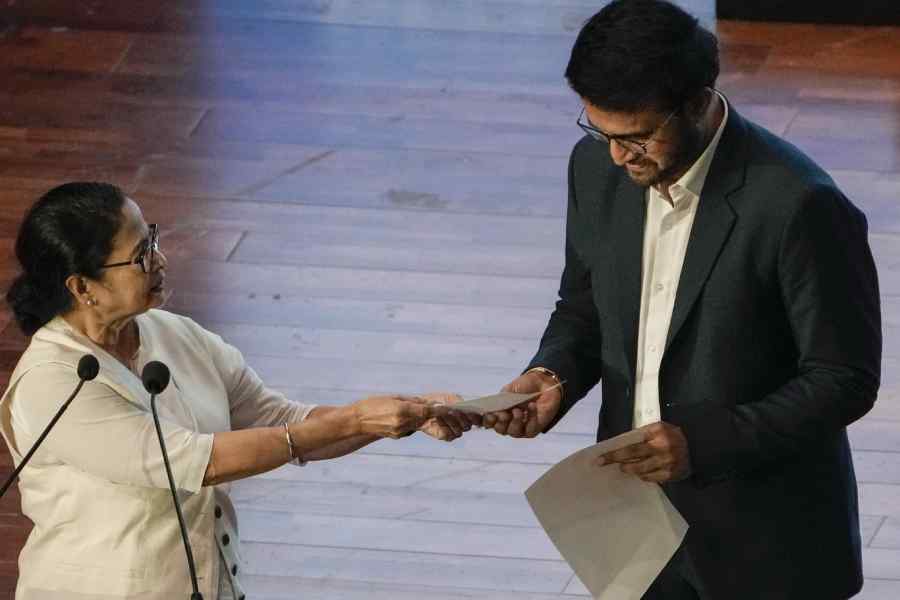 Sourav Ganguly | Mamata Banerjee Passes On Shah Rukh Khan’s Bengal ...