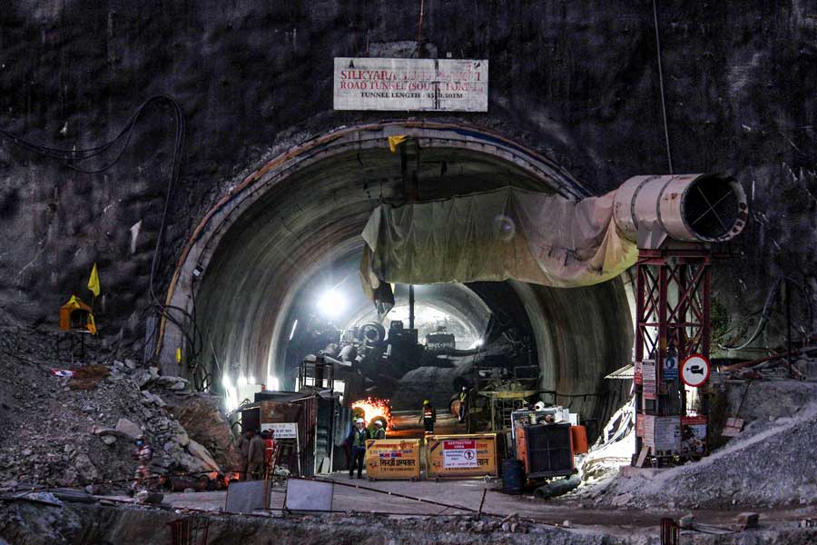 Tunnel Silkyara Tunnel Collapse 15 Men Ndrf Team Roped In To Rescue