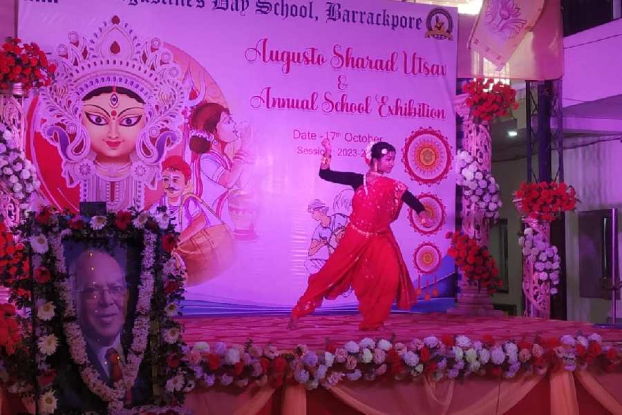 Intra-class dance competition takes place as part of Augusto Sharad Utsav, 2023