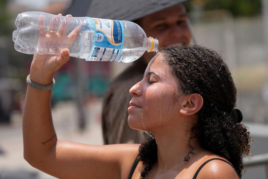 Temperatures reached over 40 degrees Celsius in Rio over the weekend