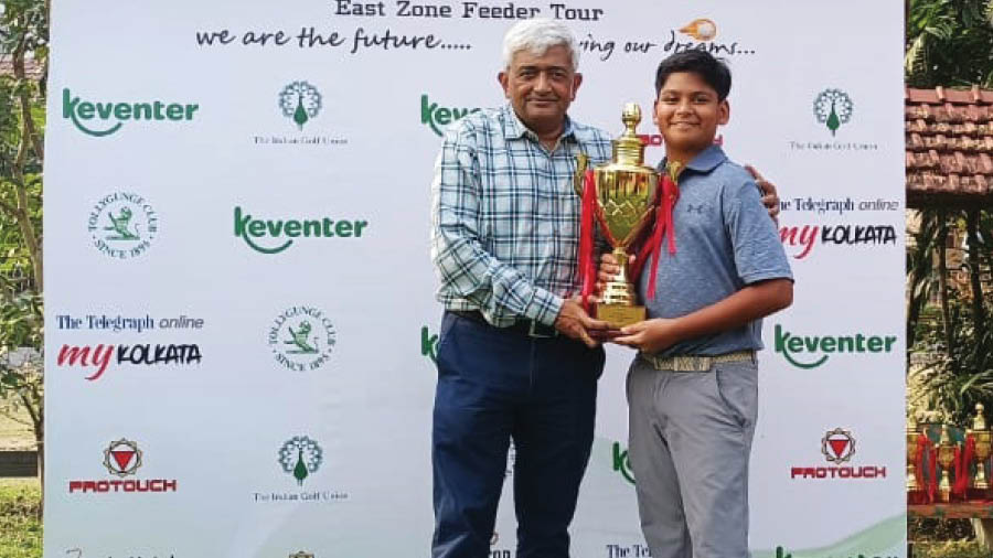 Brigadier Ganapathy presents Aranyak Chakraborty with his trophy