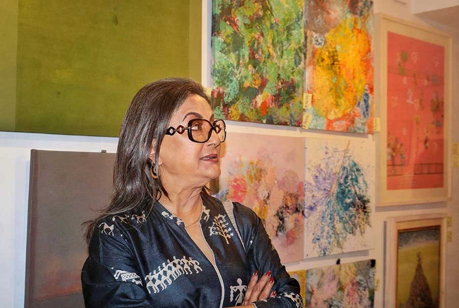 Aparna Sen visited CIMA Art Mela on November 24 in search of a unique wedding gift. The exhibition, on till November 26, presents a diverse collection of artworks by both seasoned and emerging artists