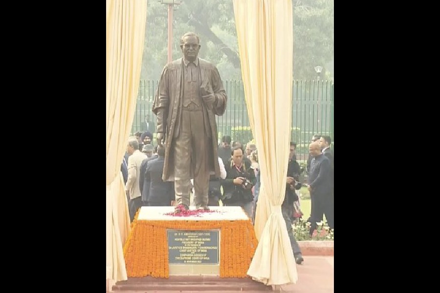 Constitution Day | President Droupadi Murmu Unveils Dr B R Ambedkar's ...