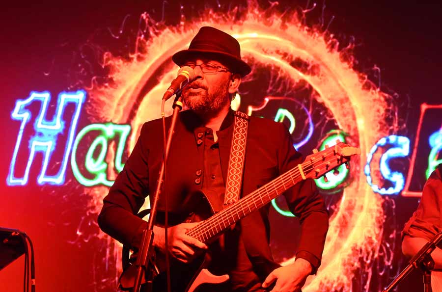 Mohan enthralled the audience with his vocal prowess and ‘Kolkatar chhele’ charm. His ‘alaaps’ received thundering applause from the fans