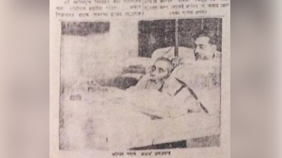 A newspaper clipping from 1944 showing Baidyanath Sardar with the mortal remains of Dr Acharya Prafulla Chandra Ray