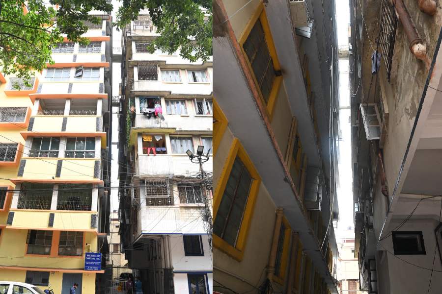 ﻿ Anjana Das fell from an eighth-floor cornice of the building on the left on Monday morning; (right) the gap between the two towers where she fell.