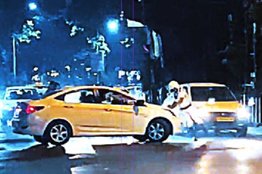 ﻿ A still from a video that has emerged shows a car moving against the flow of traffic on Park Street on Sunday evening and pushing a police officer who tried to stop it.