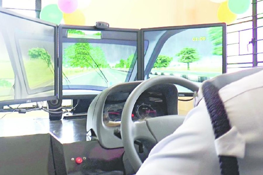 A simulator to learn driving. Such simulators have to be installed at driving schools.
