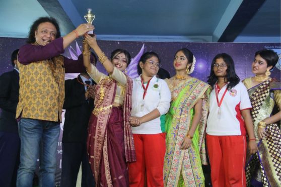 Pandit Tanmoy Bose, who was the Chief Guest, graciously awarded the trophy to the winners.