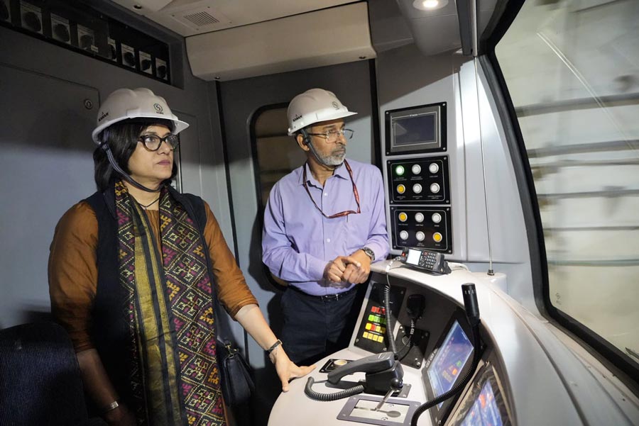 Jaya Varma Sinha, chairman, Railway Board & chief executive officer inspected the Howrah Maidan to Esplanade Metro Rail green line stretch on Tuesday. She also inspected the tunnel ventilation system, different passenger amenities and safety measures 