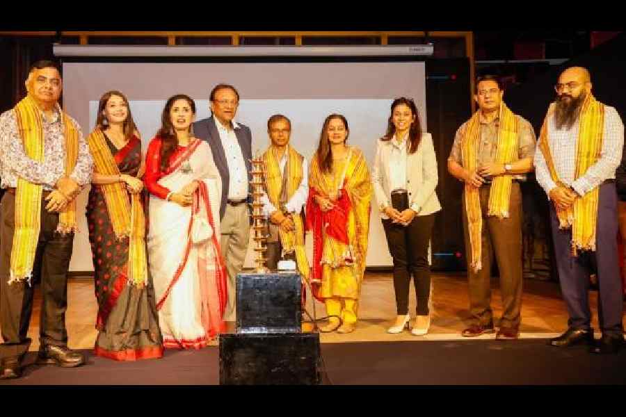 (From left) Dr. Phanikant Mishra, Aindrila Dutta, Chaiti Ghoshal, Pradip Chopra, Prof. Tapas Chakraborty, Zarina Wahab, Pragya Chopra, Soumen Mitra, Darshan Dudhoria at the launch of the music videos 