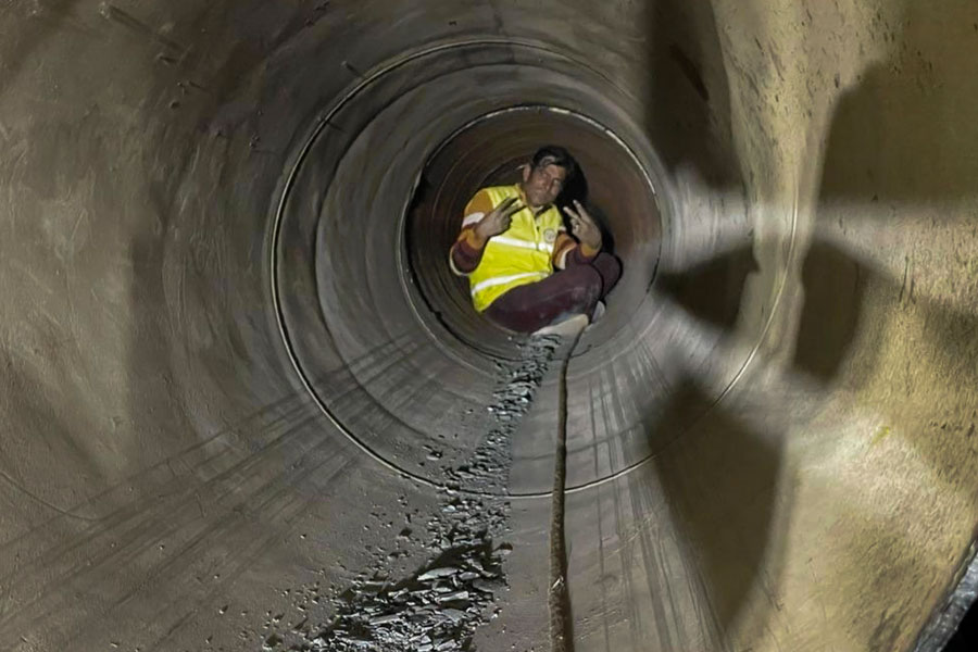 Tunnel Collapse They Lifted Us On Shoulders Rescue Workers Recount First Meeting With 