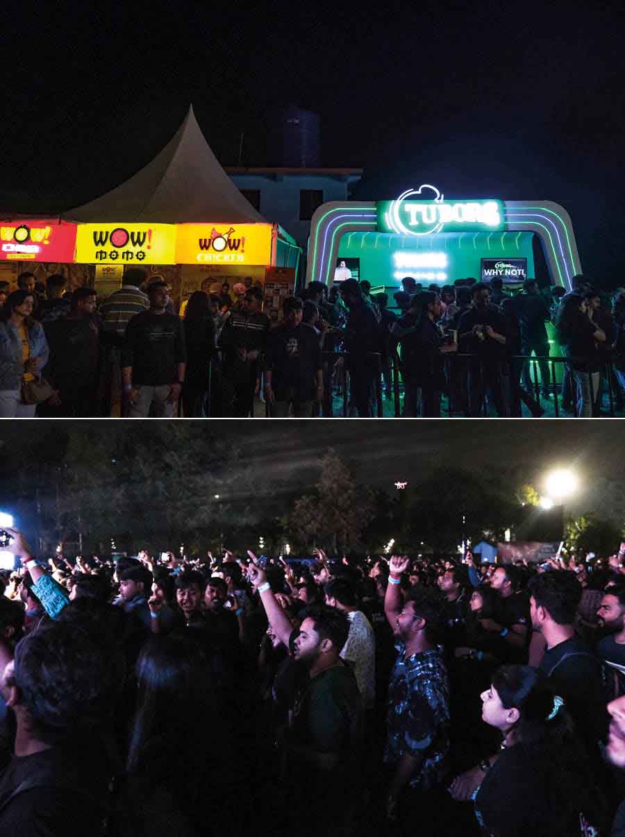 The Nicco Park Big Lawn had people thronging the stalls to grab a quick sip or bite in the midst of the Fossils madness. Amid the bites and sips, the crowd made sure the energy levels remained consistent on the floor with people headbanging, singing arm in arm and crooning along with the saint-like figure of Rupam with his leg perched on an amp