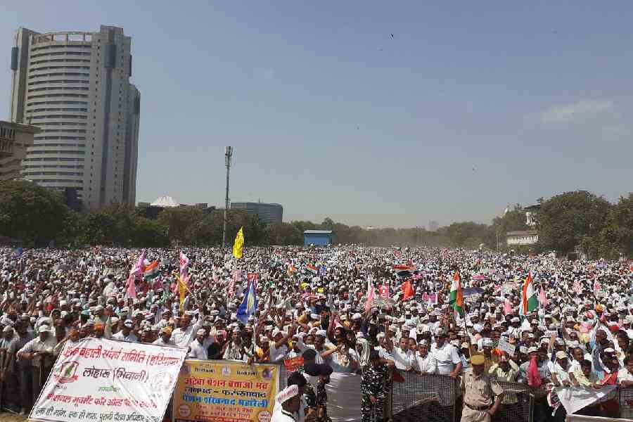 old-pension-scheme-thousands-of-govt-employees-protest-at-ramlila