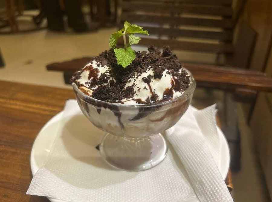 Abar Baithak: The popular Jodhpur Park cafe has its very own version of this coffee-and-ice-cream pick. At Abar Baithak, the viral dessert comes for Rs. 220, and with some chocolate toppings. If you are a Ray or Feluda fan, this cafe is worth a stop. Have the trending dessert after a plate of Grilled Pork Chops and you have a happy tummy and IG feed