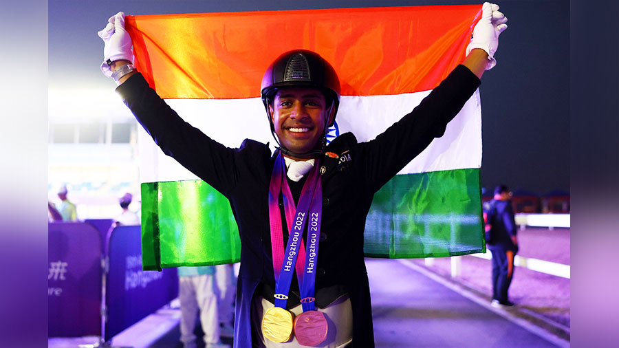 Anush Agarwalla with the Indian flag and his twin medals at Hangzhou, China