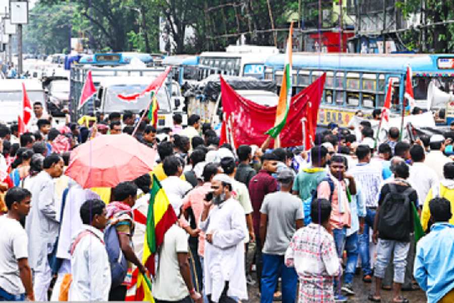 Two rallies in Moulali around 2:15 pm on Tuesday disrupted traffic at the busy crossing