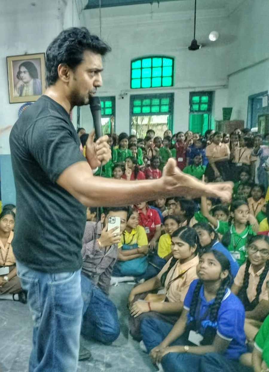 Actor Dev at an event to promote ‘Bagha Jatin’ at Jodhpur Park Boys’ School on Wednesday. He would be essaying the role of freedom fighter Jatindranath Mukherjee
