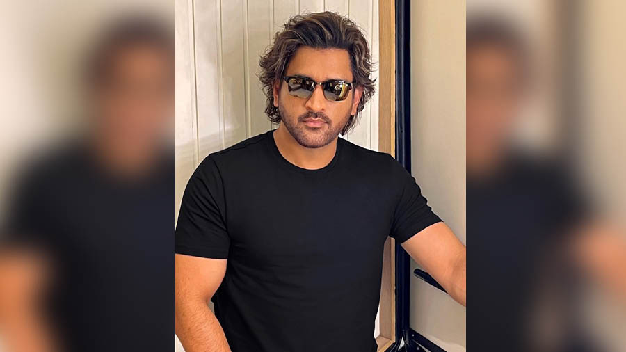MS Dhoni's new hairstyle ignites internet frenzy as viral photos take over