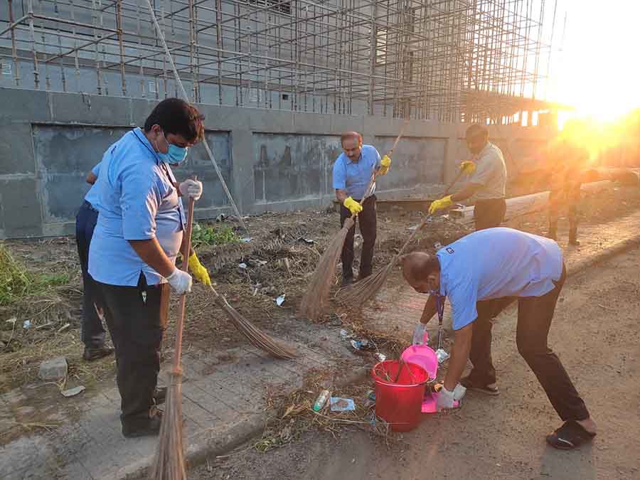 Kolkata airport director C. Pattabhi and the Airports Authority of India (AAI) officials undertook a special cleaning drive in and around the airport area  