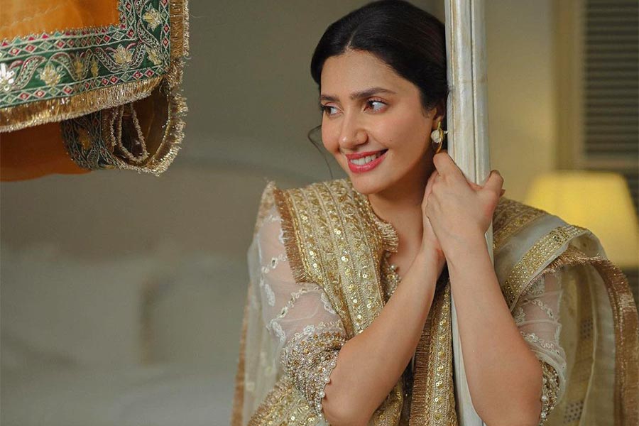 ‘My mother had one wish… to start the wedding with a dua,’ wrote Mahira in the caption. She also added how her mother, who is wheelchair-bound, supervised the decorations for the ceremony. 