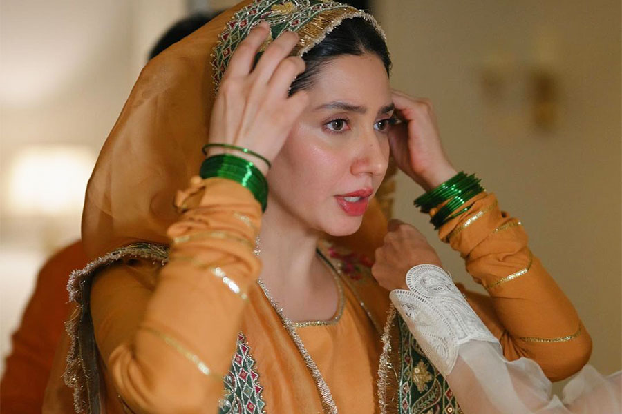 The actress wore a set of green bangles as she held the pallu over her head during the ceremony.