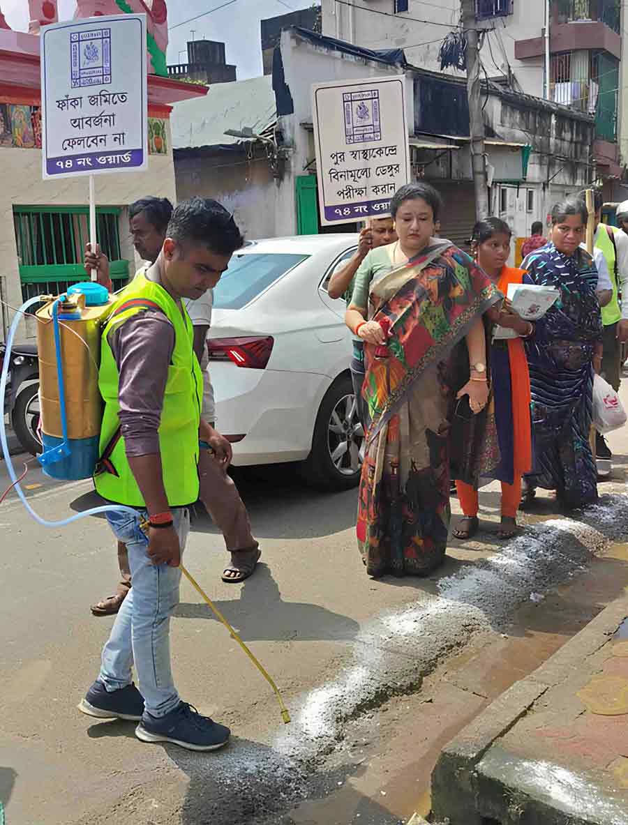 Kolkata Municipal Corporation workers carried out a dengue awareness drive at Chetla Bazar and adjacent areas on Saturday. Stored water in containers was checked, dengue awareness leaflets were distributed and anti-larvae pesticides were sprayed