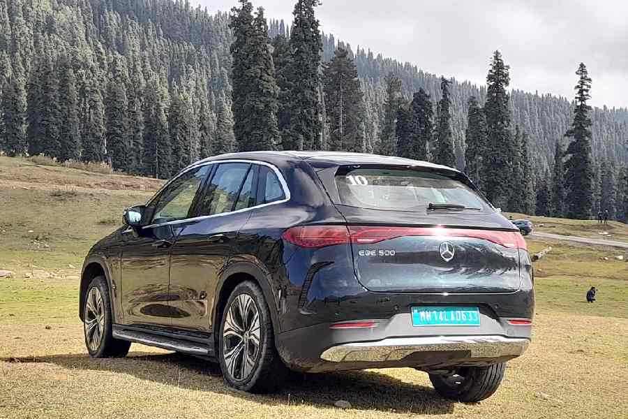 The highlight of the rear end is the body-width tail light cluster