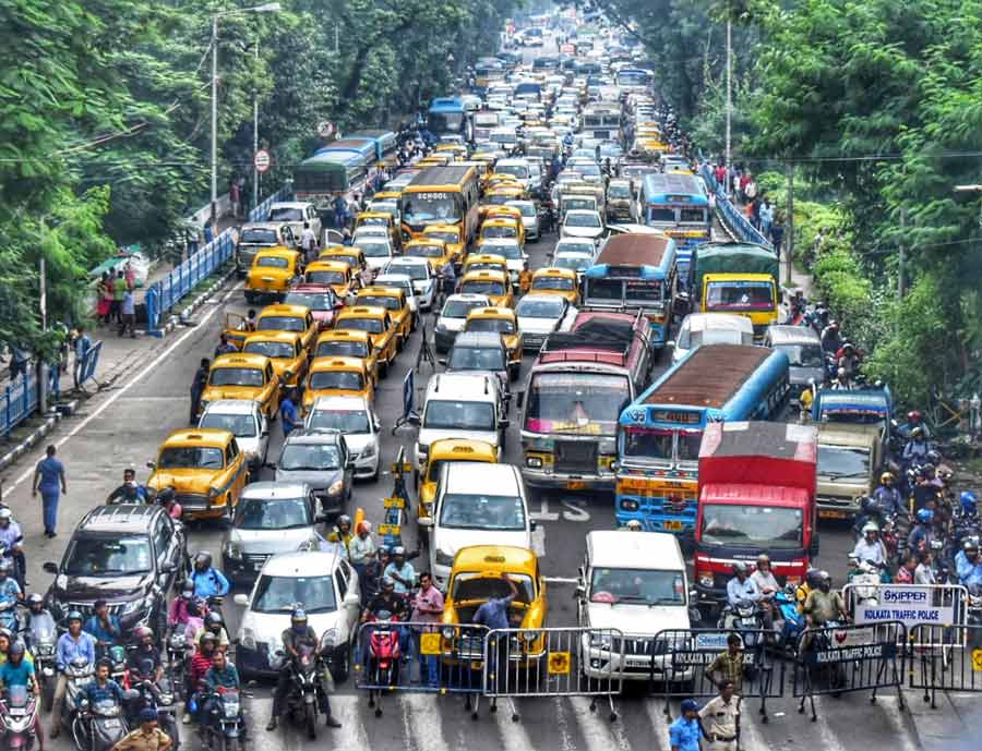 Thursday proved harrowing for commuters around Kolkata’s business district. With two rallies choking all main thoroughfares around BBD Bag, traffic stood standstill from Rabindra Sadan to Raj Bhavan